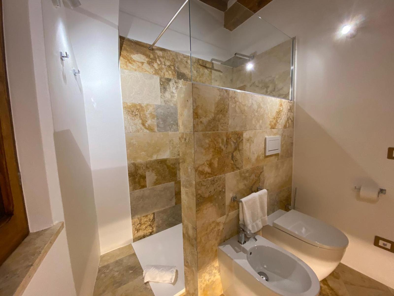 Lastamperia19 Camere-Rooms Montepulciano Stazione Buitenkant foto