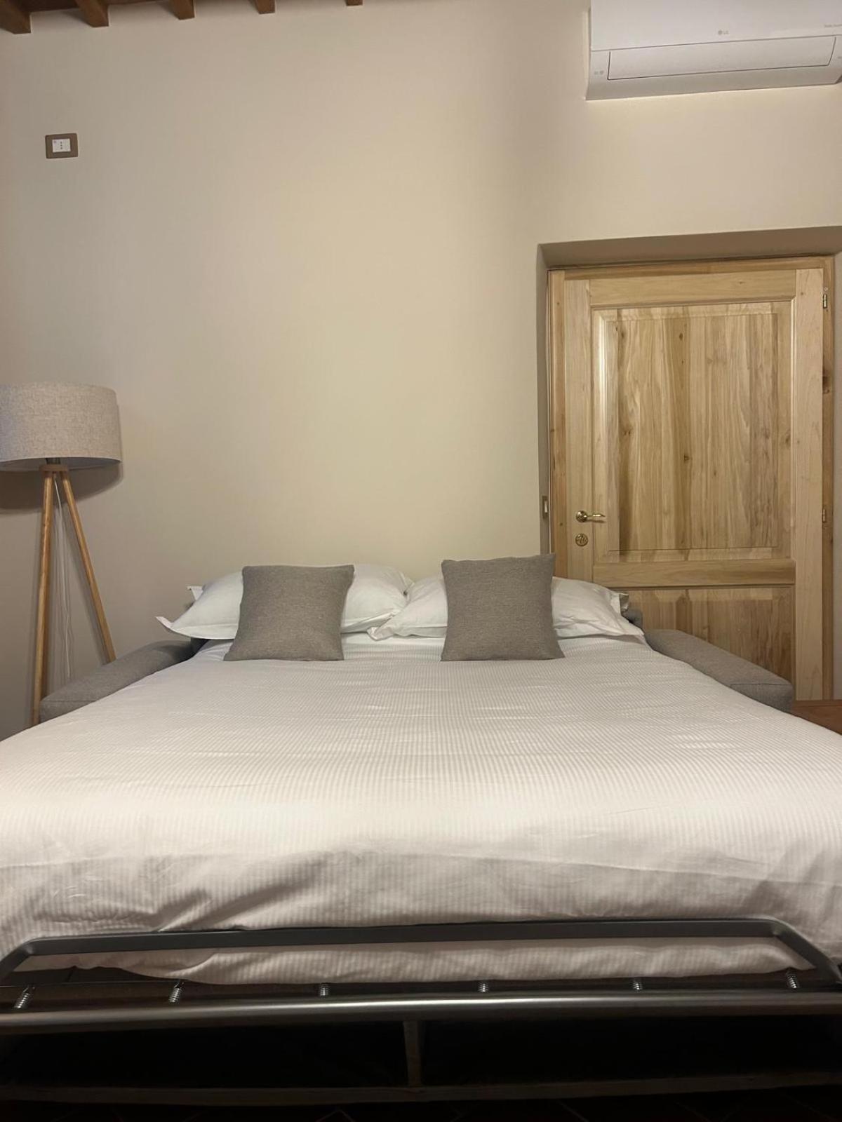 Lastamperia19 Camere-Rooms Montepulciano Stazione Buitenkant foto